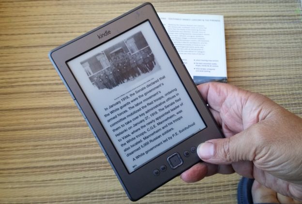 Digitaalisen median harhautuksia: Amazon estää e-kirjojen oston vanhoissa Kindle-lukulaitteissa