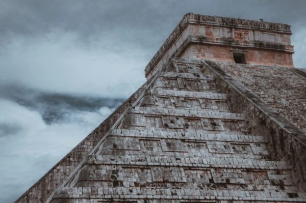 Maya pyramidi. Kuva Jezael Melgoza, Unslpash