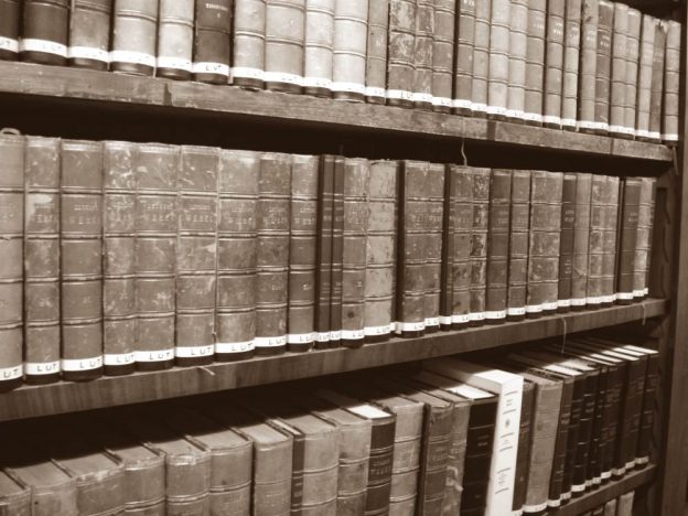 kansalliskirjasto kirjahylly vanhoja kirjoja