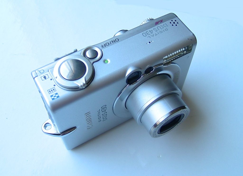 20 vuoden takainen pokkarikamera canon ixus